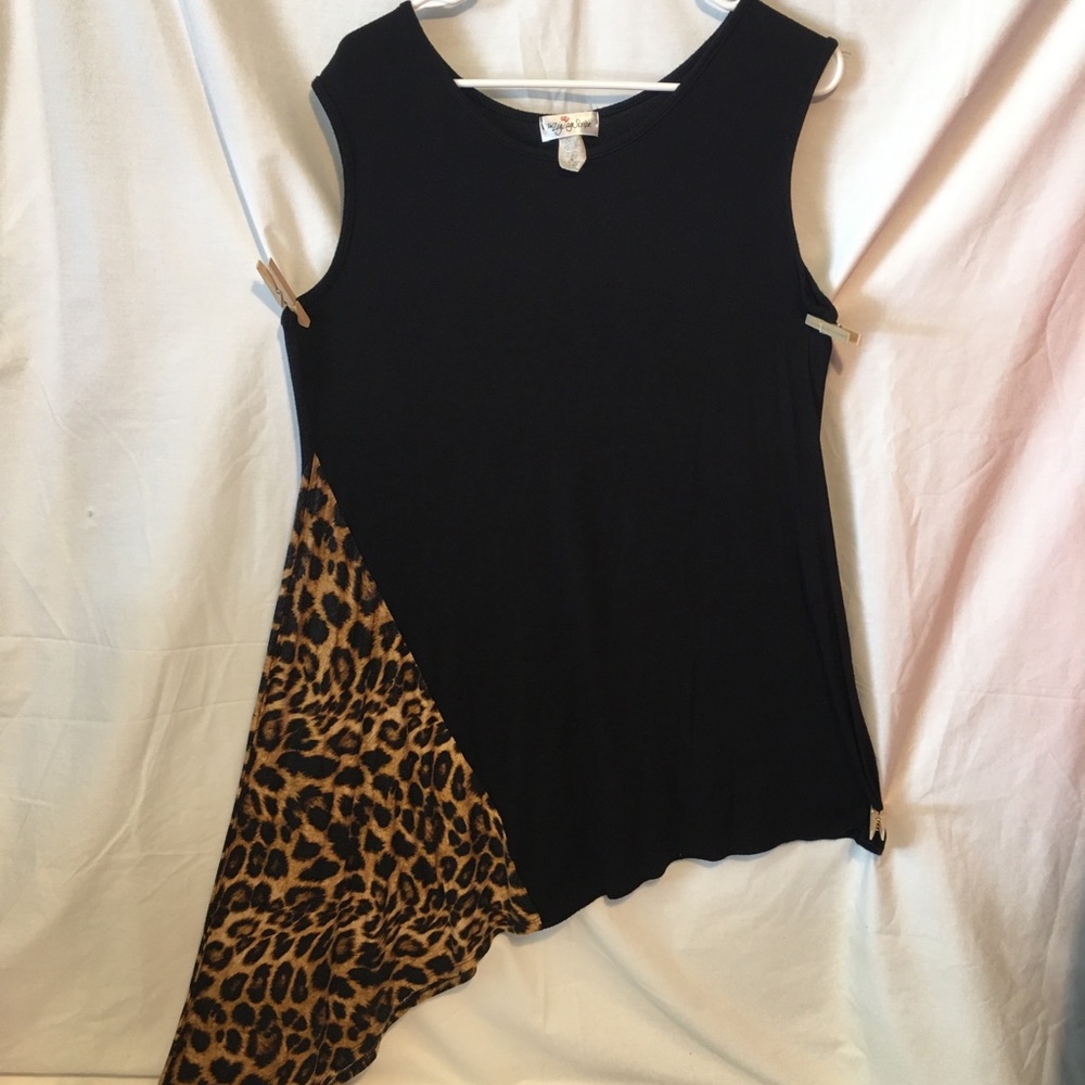 Sleeveless Animal print asymmetrical blouse